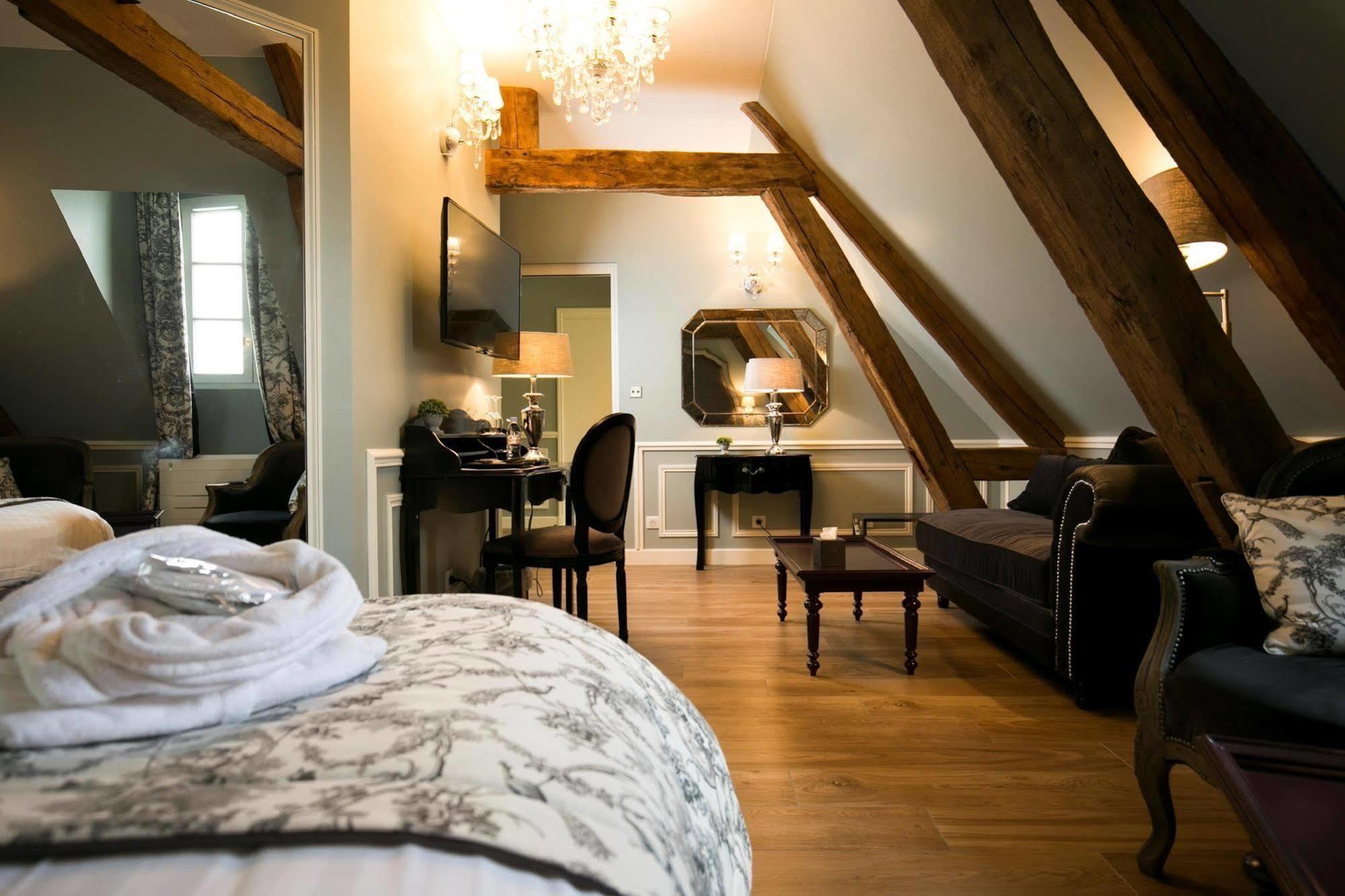 & Le Grand Monarque, Bw Premier Collection Hotel Chartres